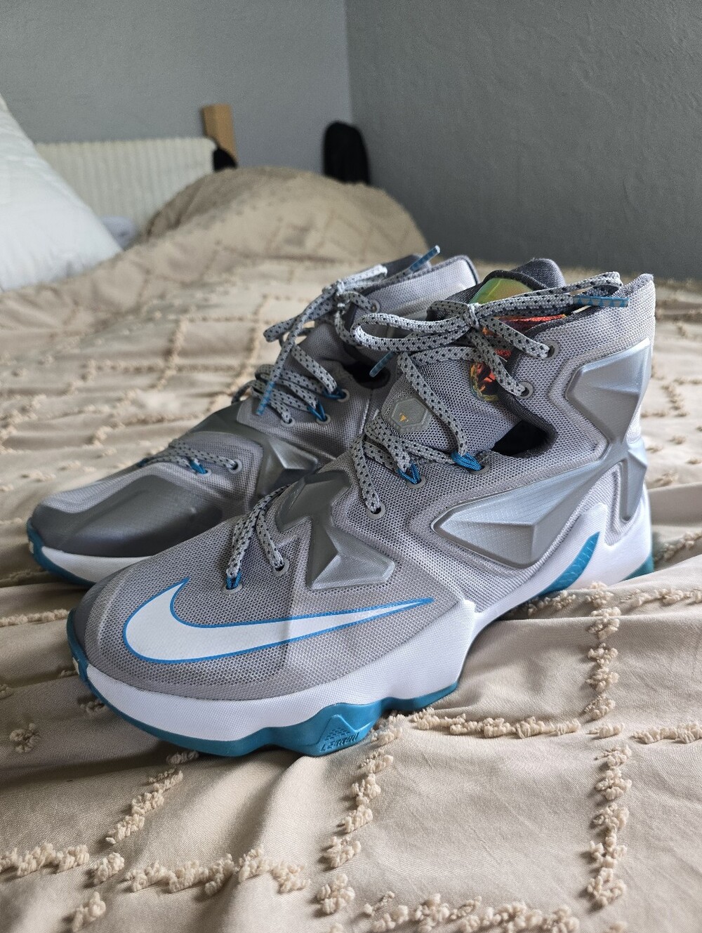Nike LeBron 13 Hologram Size 8.5 Men